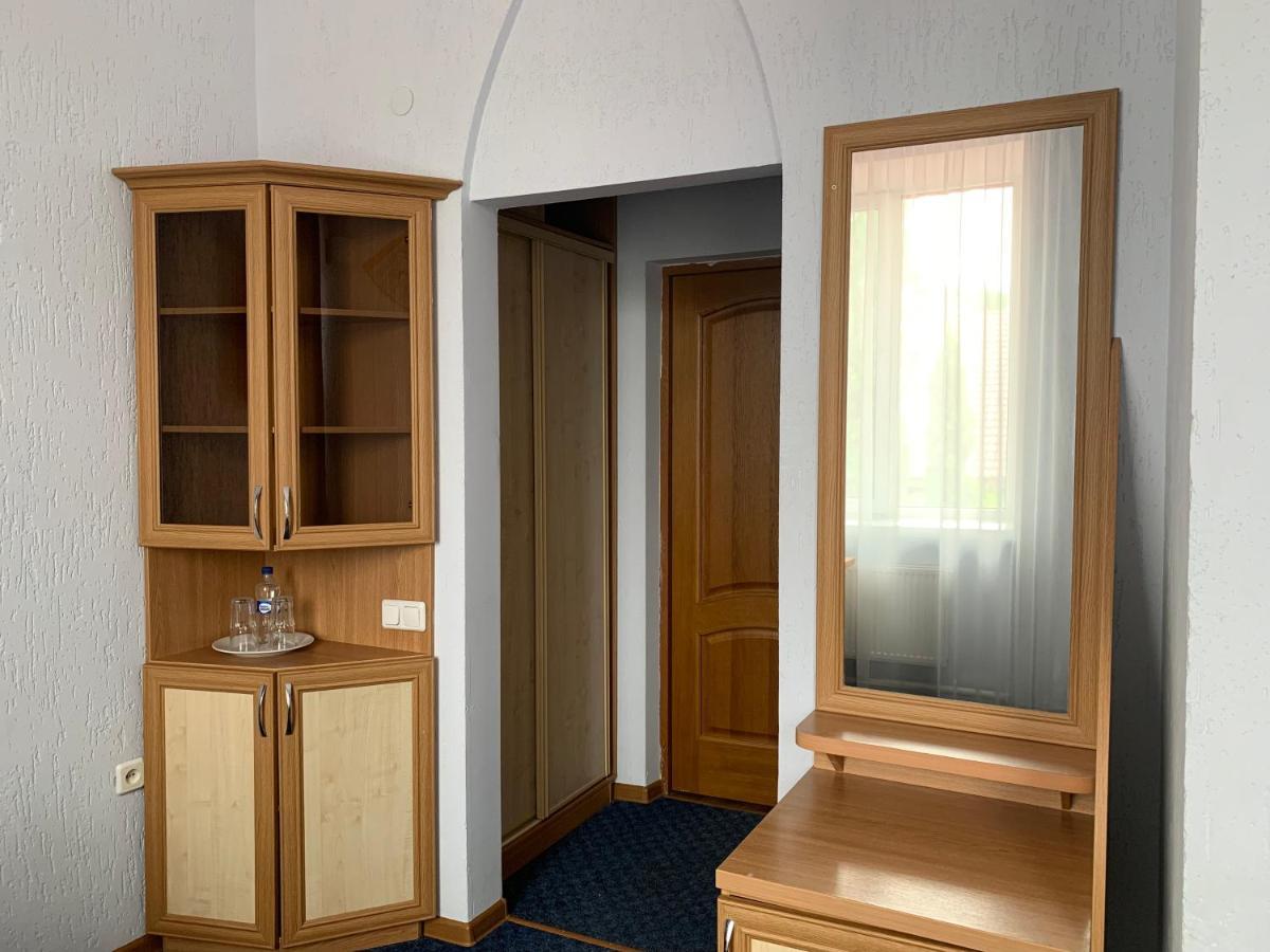 Hotel Femina Zjytomyr Buitenkant foto