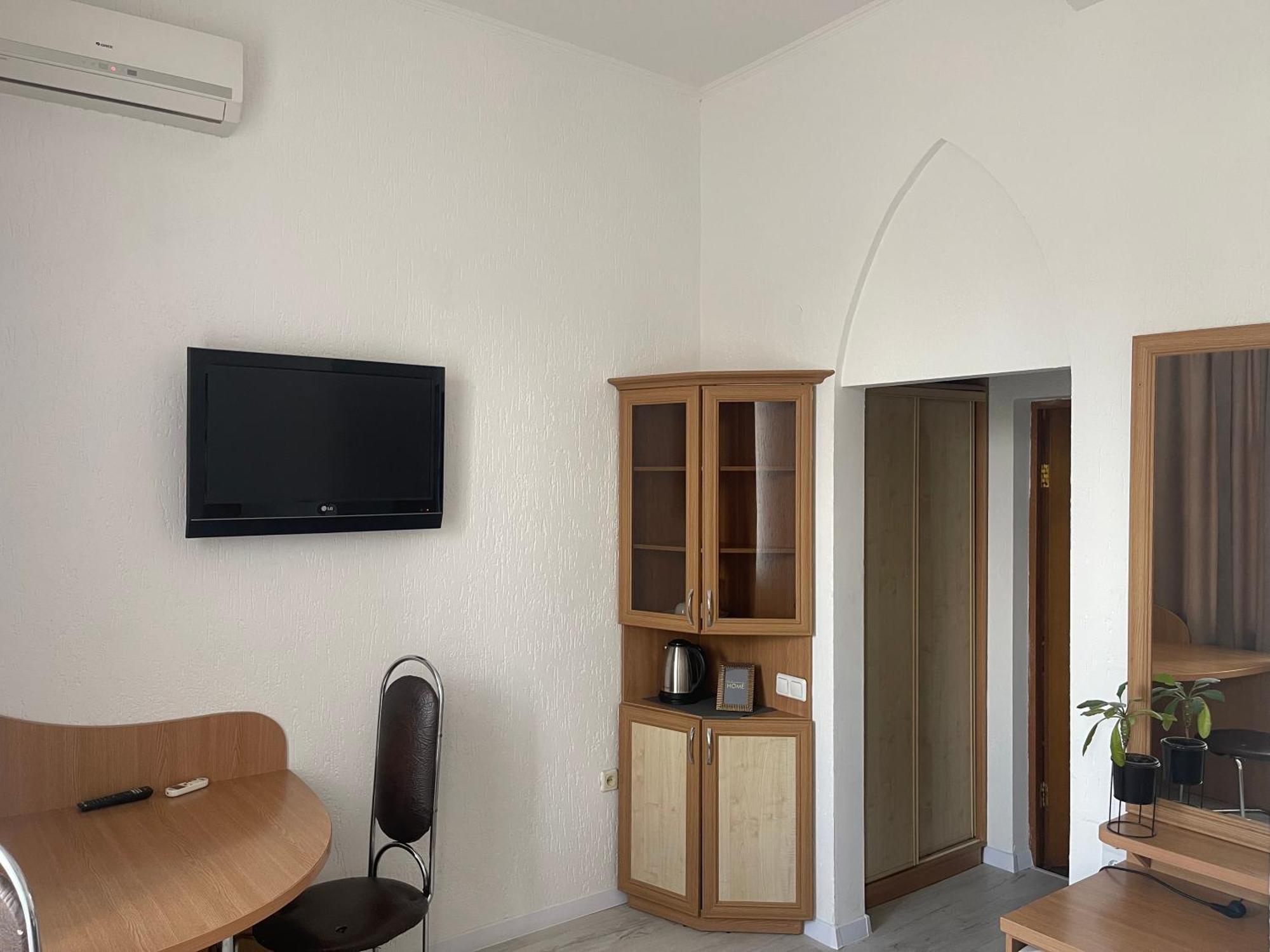Hotel Femina Zjytomyr Buitenkant foto